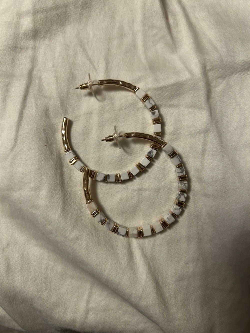 Kendra Scott “Ember” Howlite Hoops